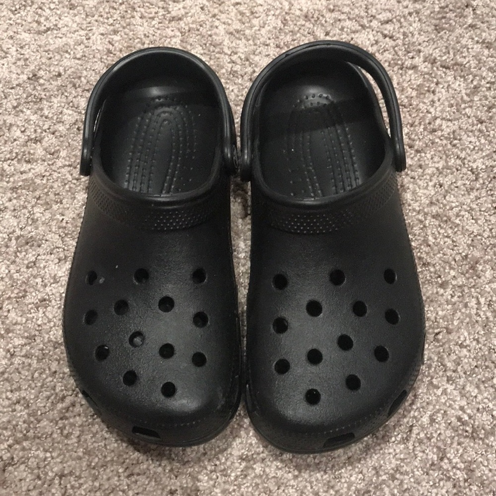 Black crocs!!